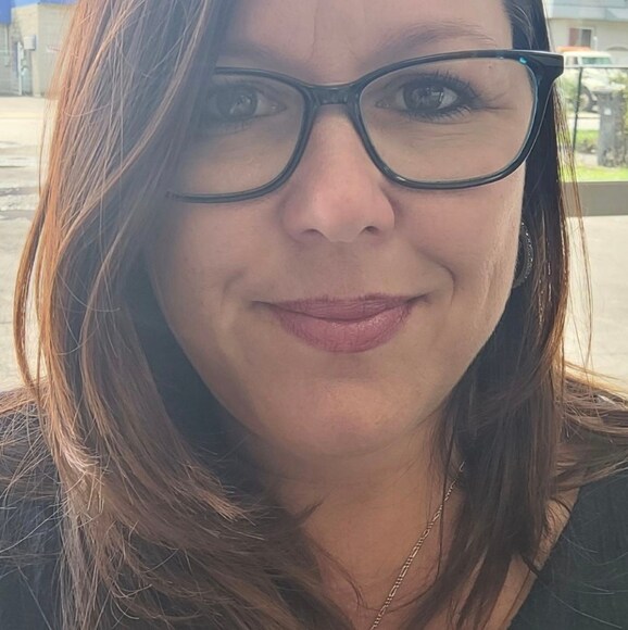 Poshmark profile picture for @madam